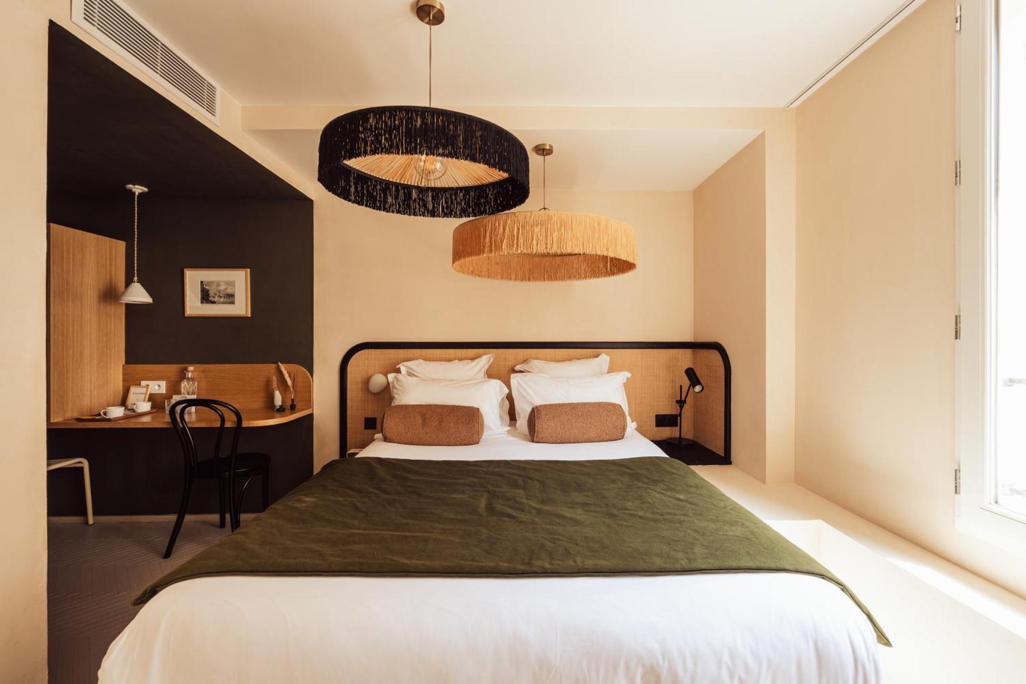 Parisian Room