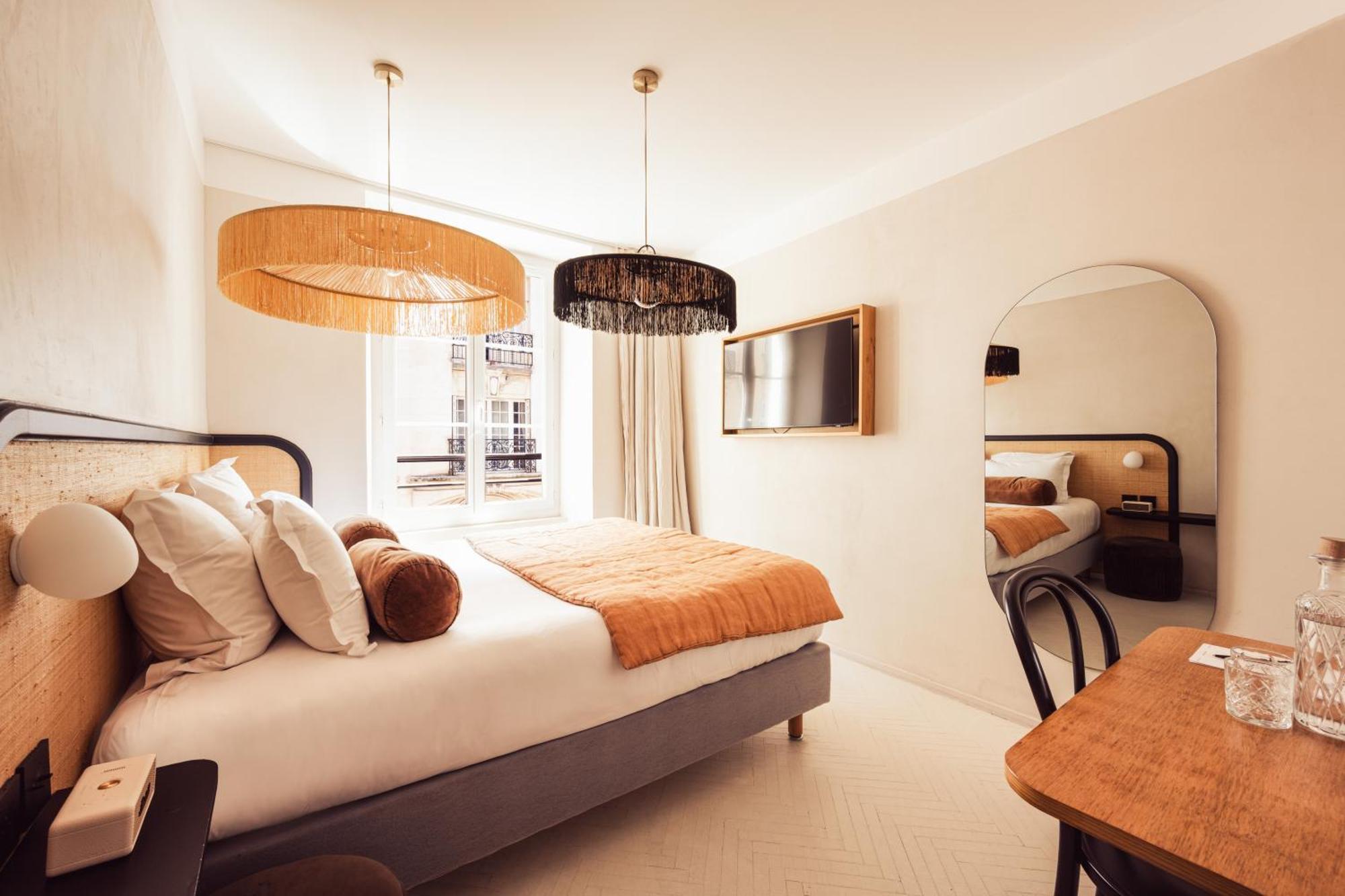 Parisian Room