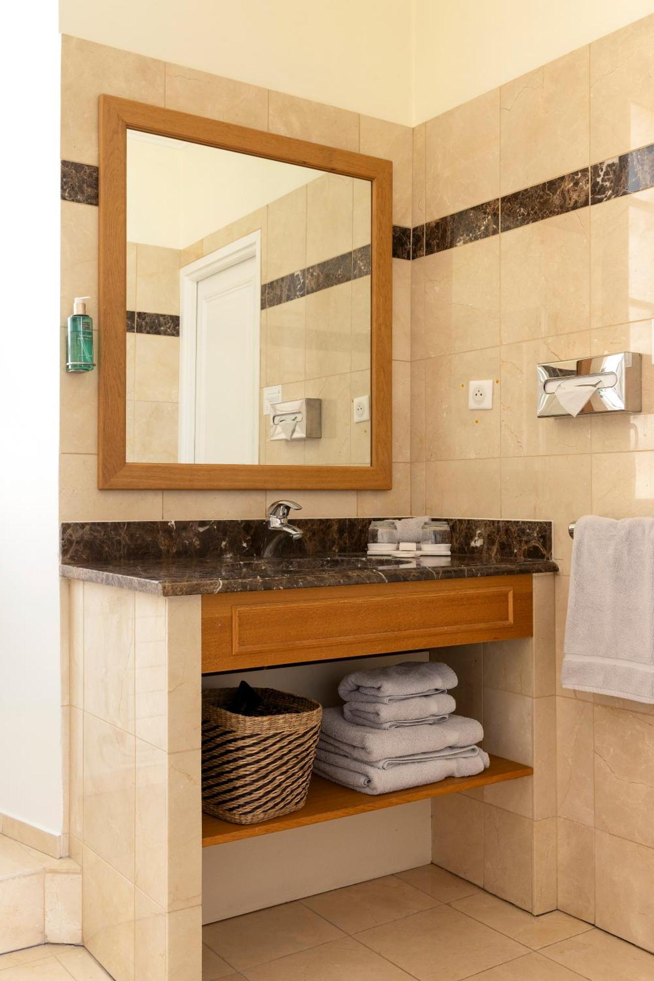 Superior Queen Room