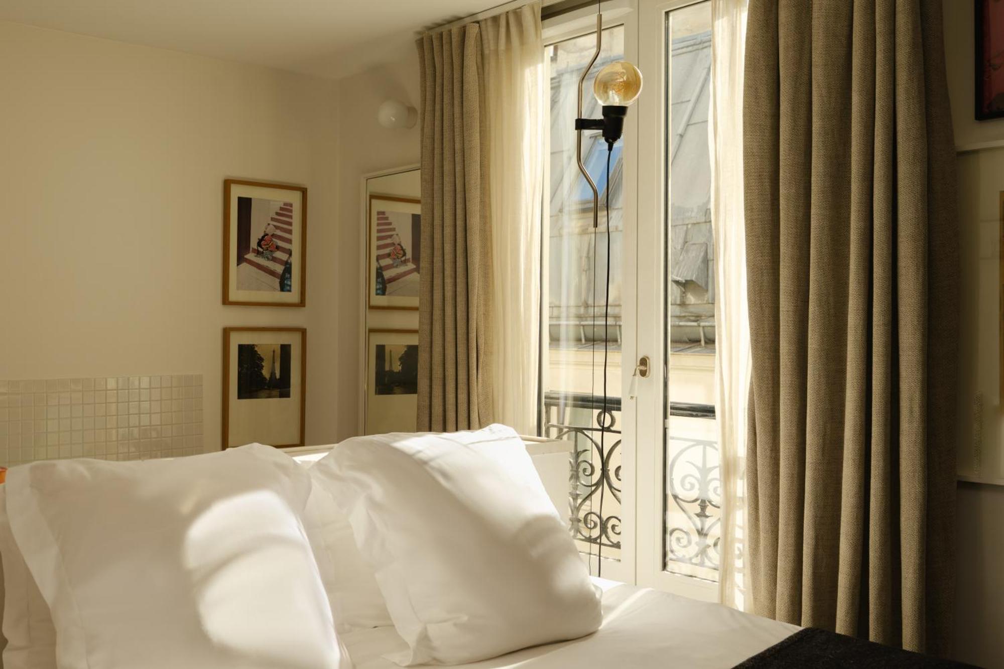 Deluxe Room "Pigalle 22"