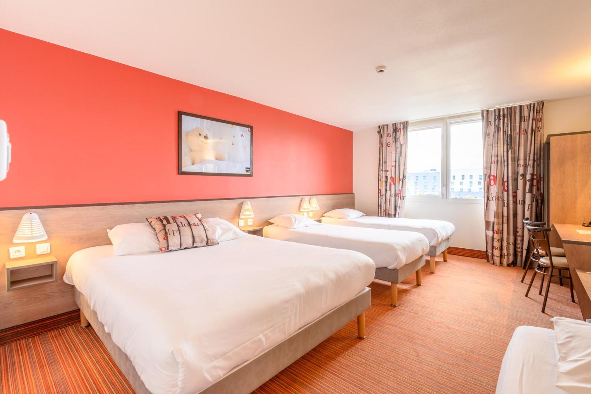 Quadruple Room 1 double bed 1 single bed bed 70 or 160cm