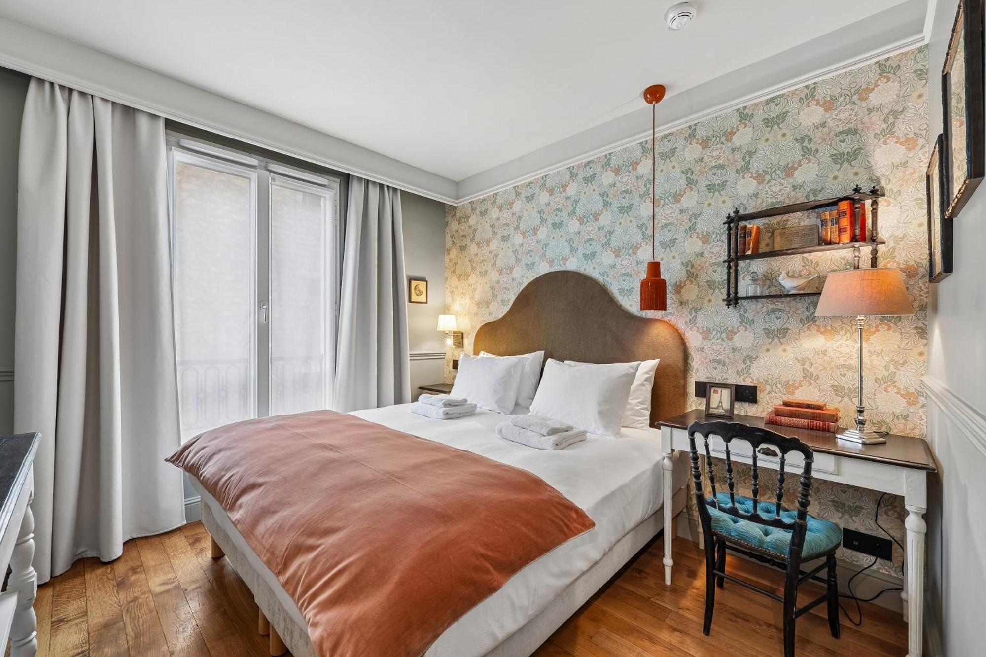 Queen Room Garden View