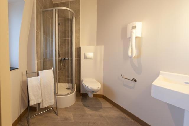 Double or Twin Room Private Bathroom