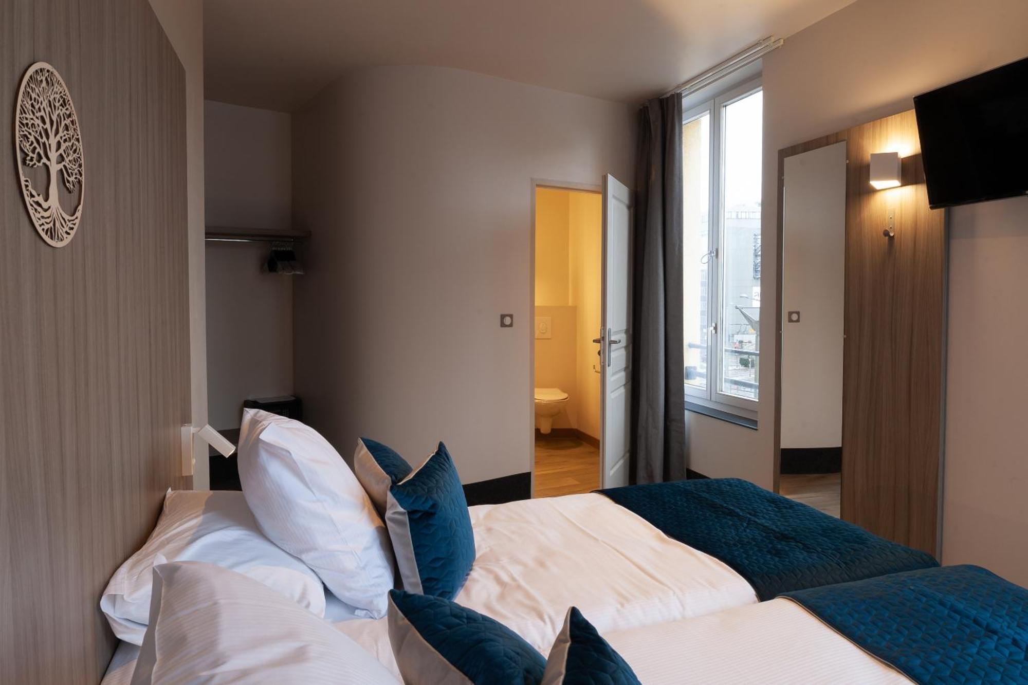 Double or Twin Room Private Bathroom