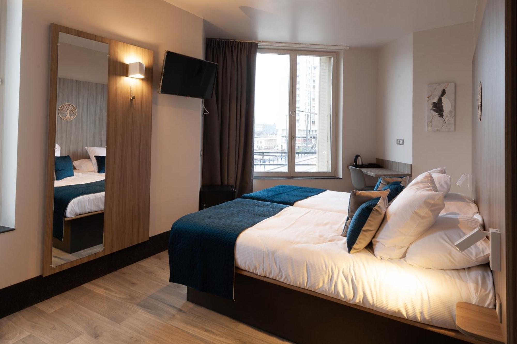 Double or Twin Room Private Bathroom