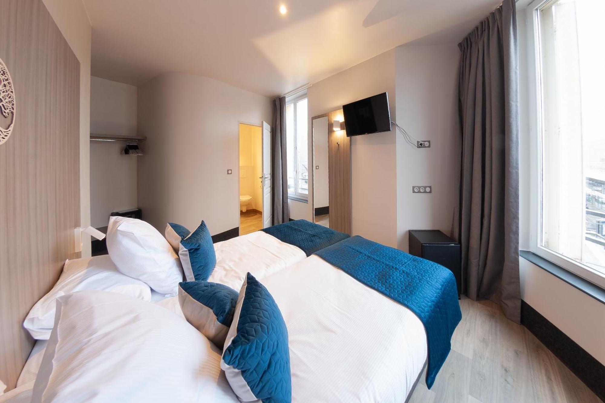 Double or Twin Room Private Bathroom