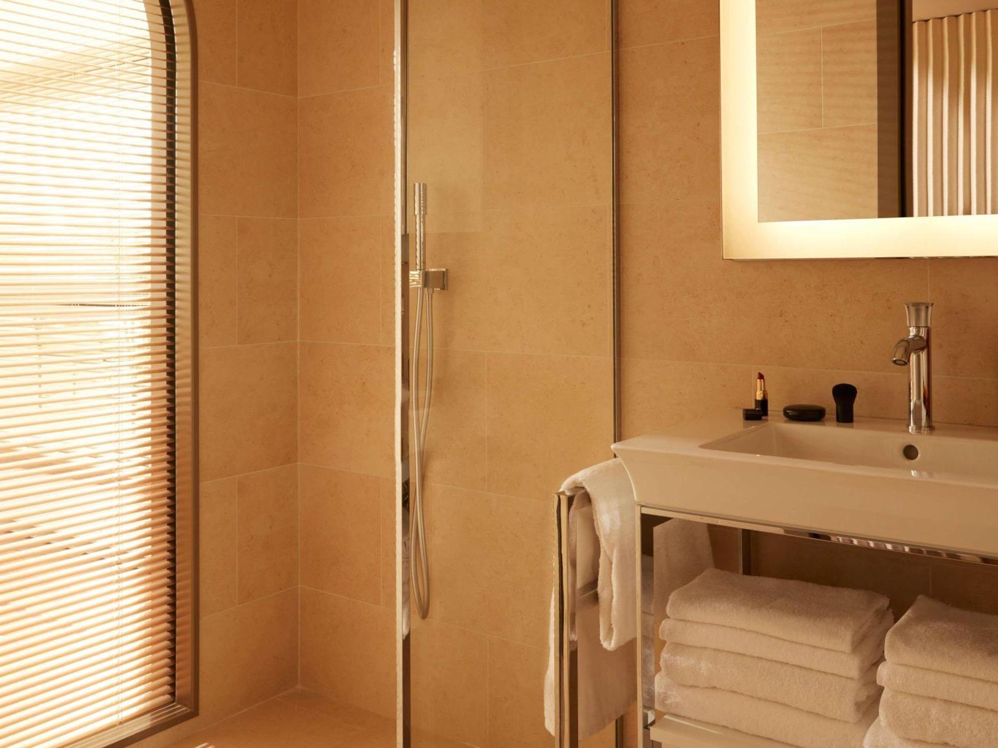 Signature Queen Room
