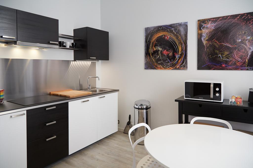 Deluxe Apartment First Floor Street side