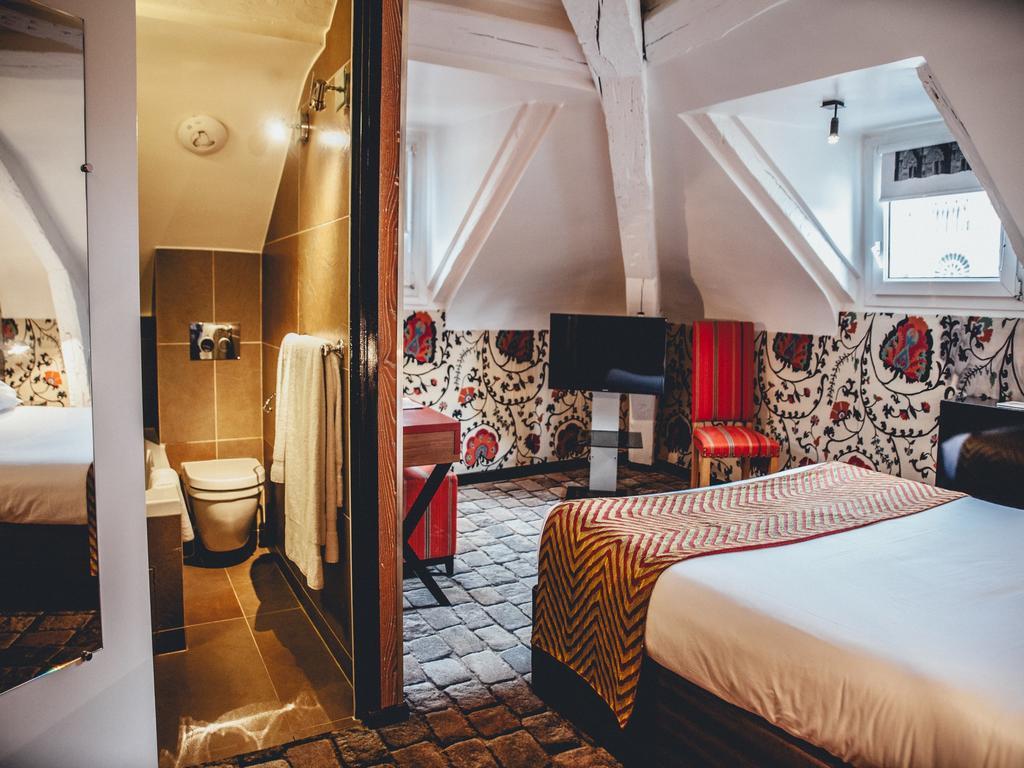 Double Room view of the Seine River or Notre Dame