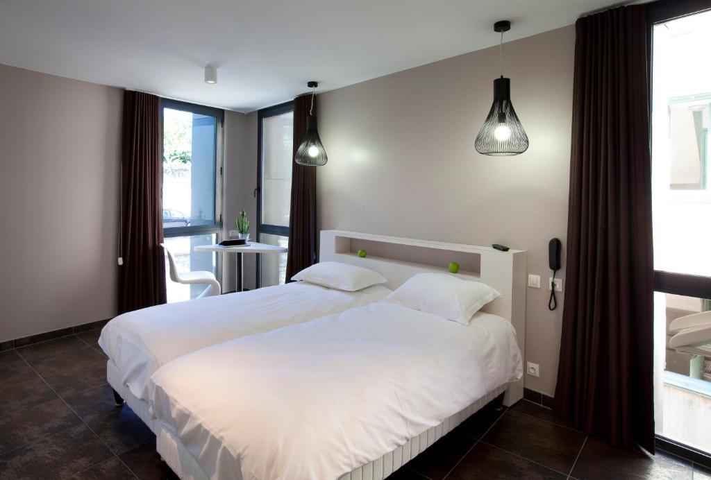 Twin Classic Room