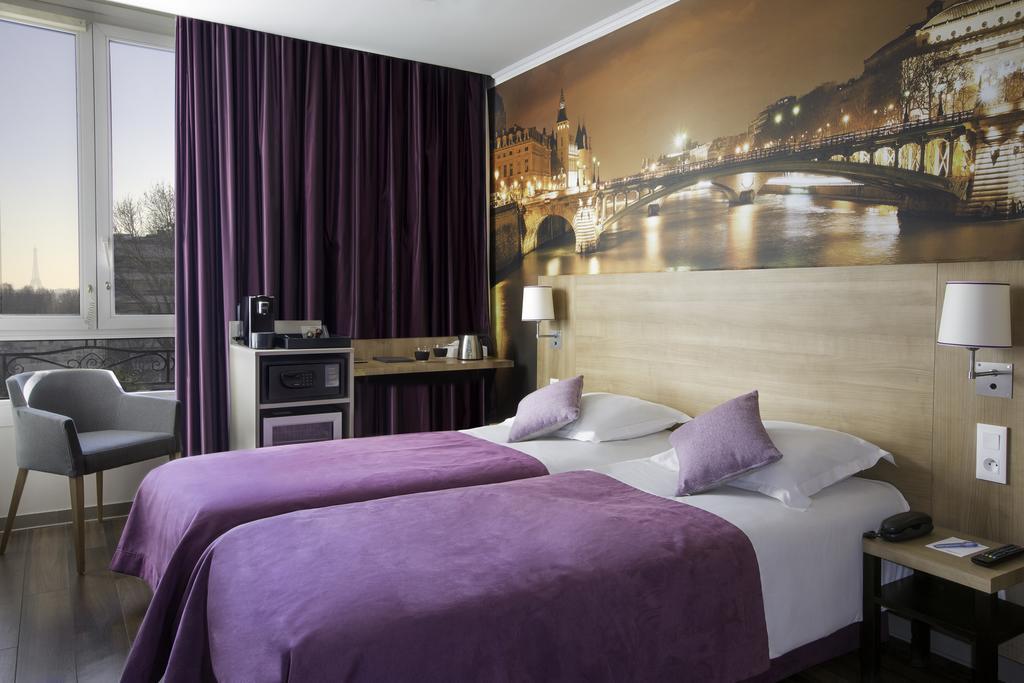 Superior King Room Eiffel Tower View or Non-Smoking