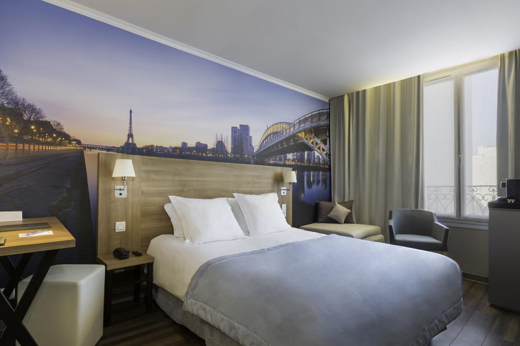 Superior King Room Eiffel Tower View or Non-Smoking