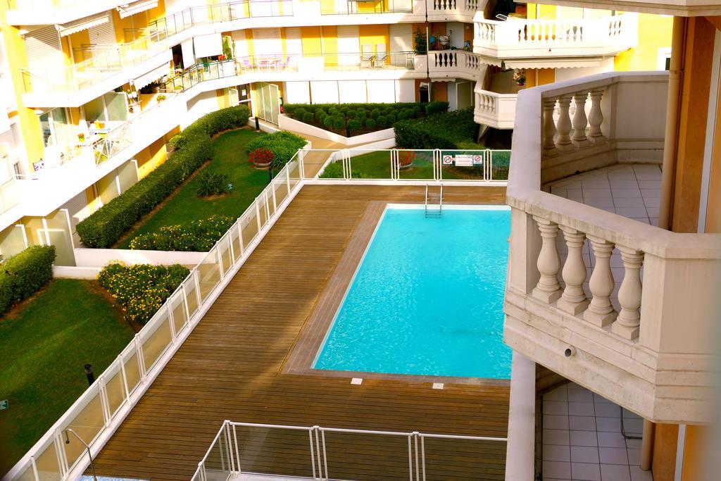 Studio Balcony