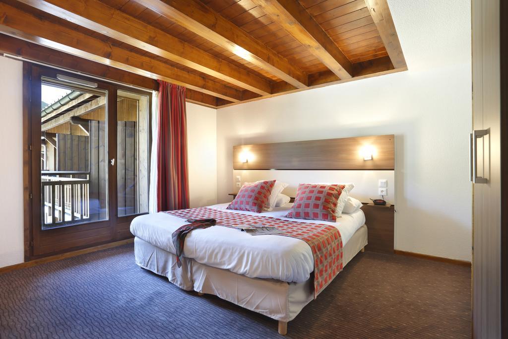 1 Bedroom Apartment sleeping area