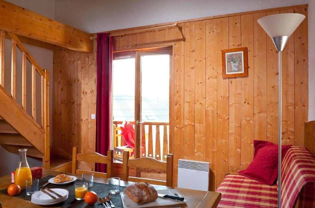 One bedroom apartment Mezzanine Mountain Corner