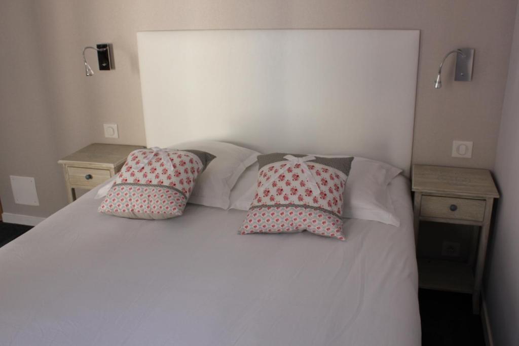 Small double bedroom accessible by stairs