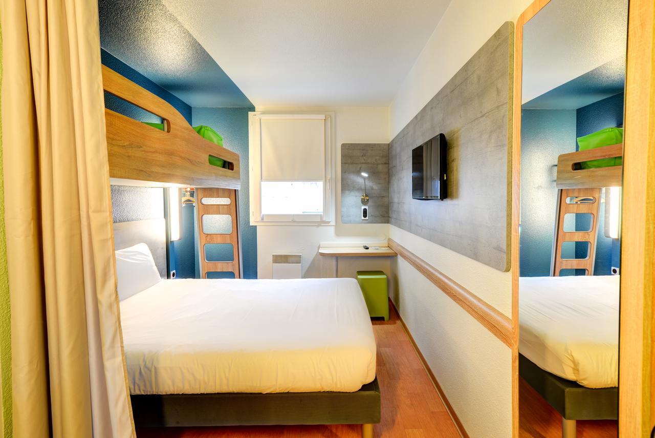 Room One Queen Bed One Bunk Bed