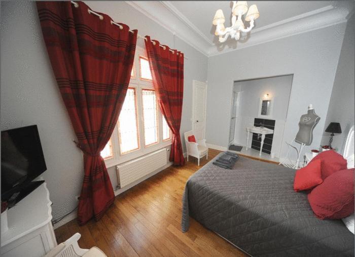 La Tourelle Family Room