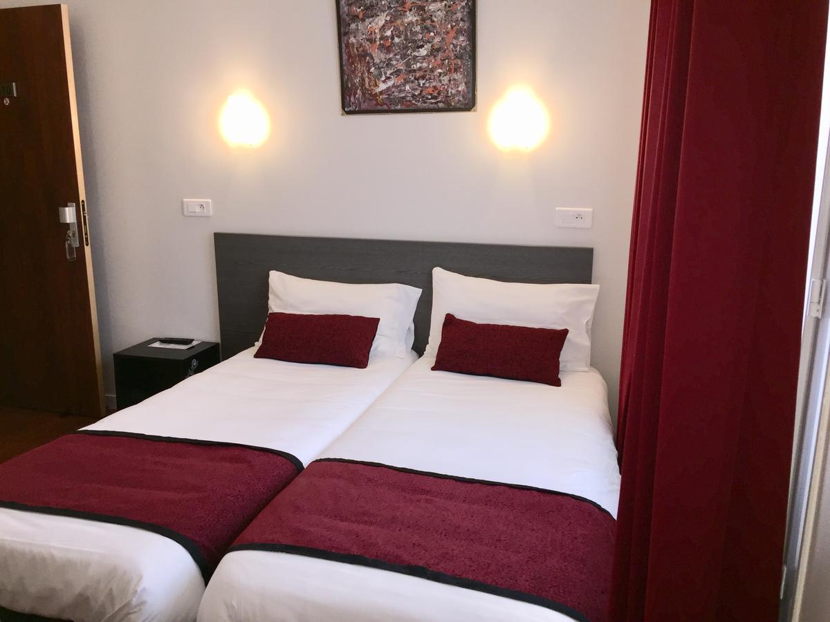 Twin Room Air-Conditioning