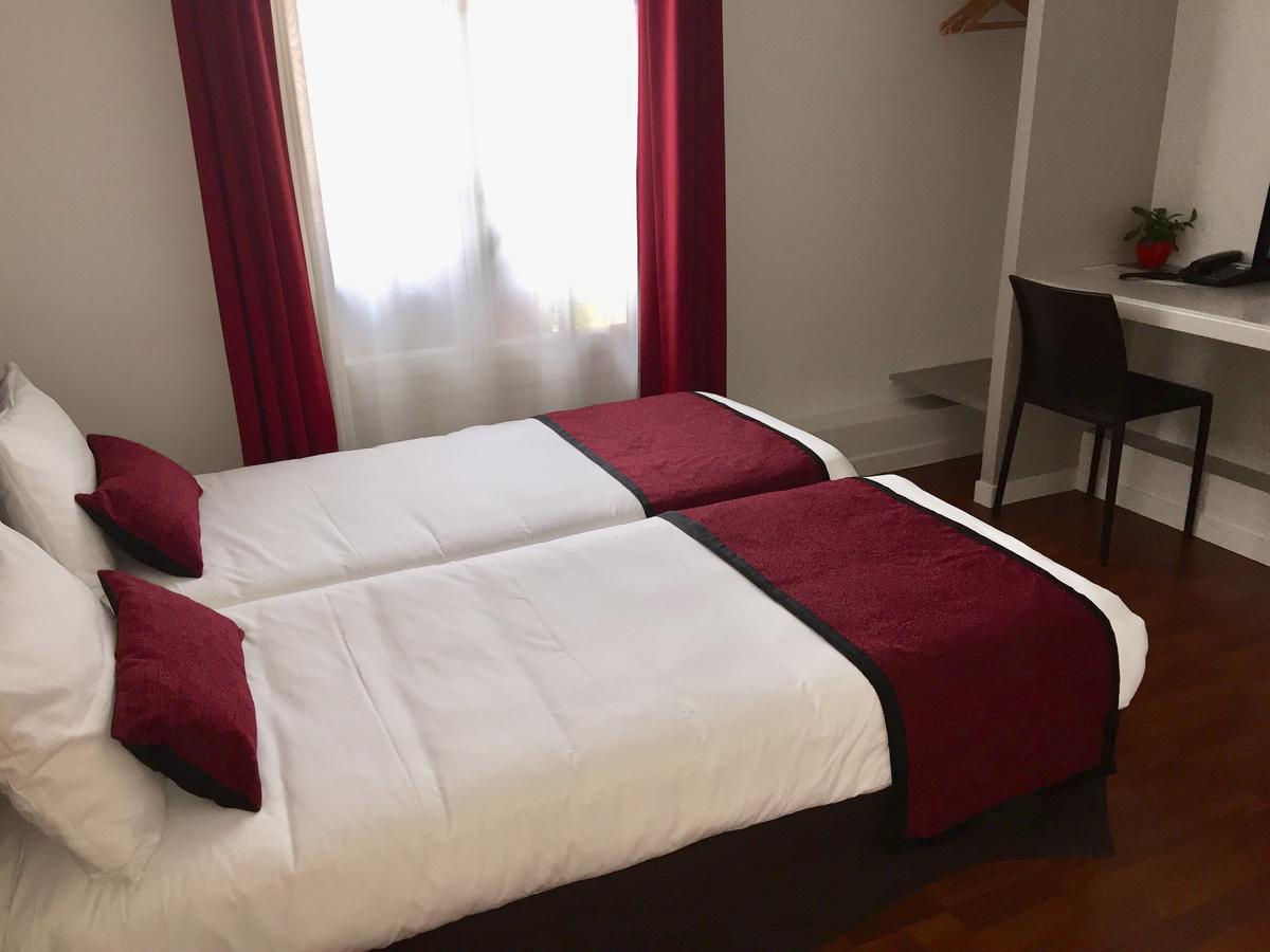 Twin Room Air-Conditioning