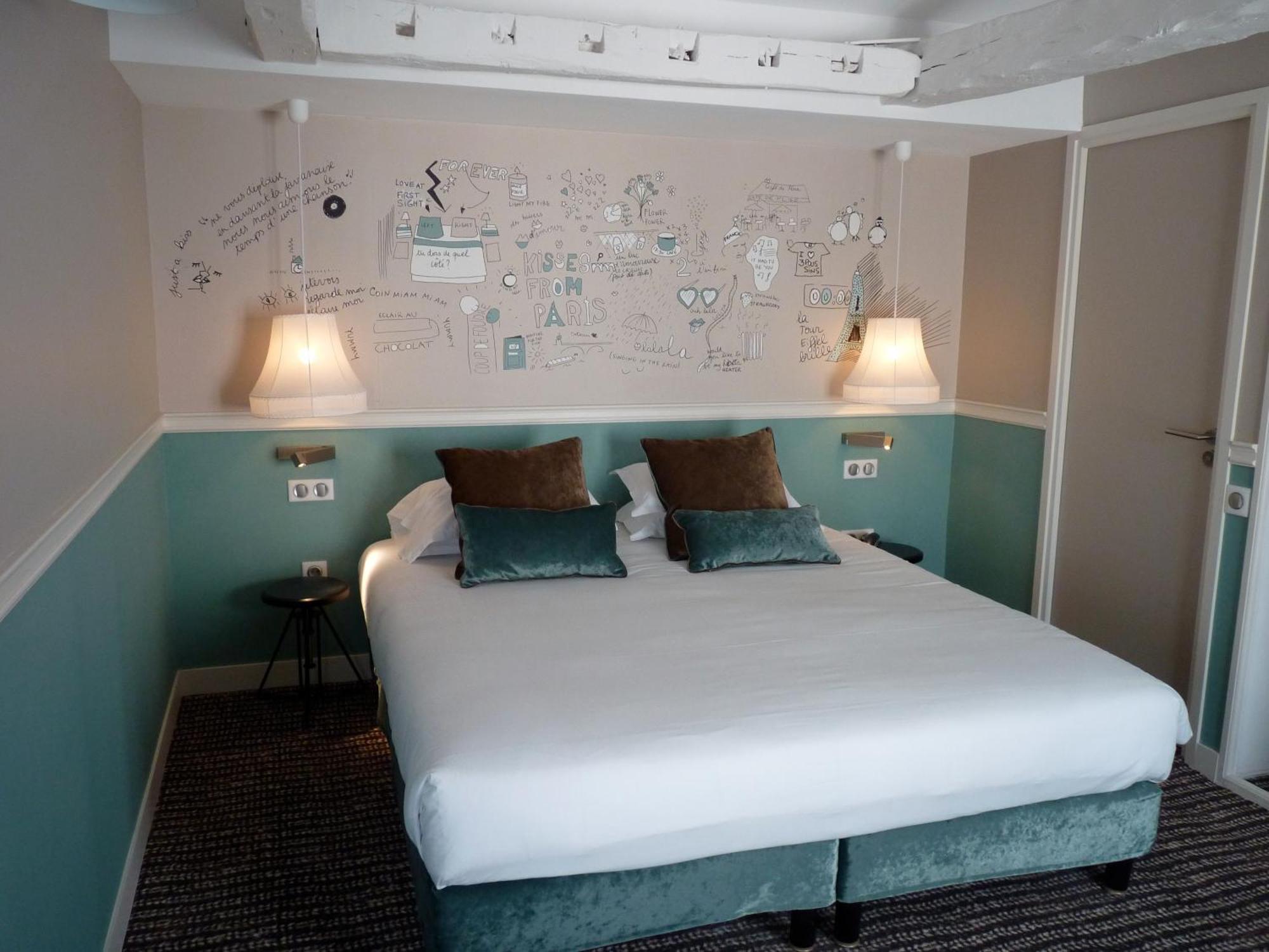 Deluxe Room Panoramic City View terrace