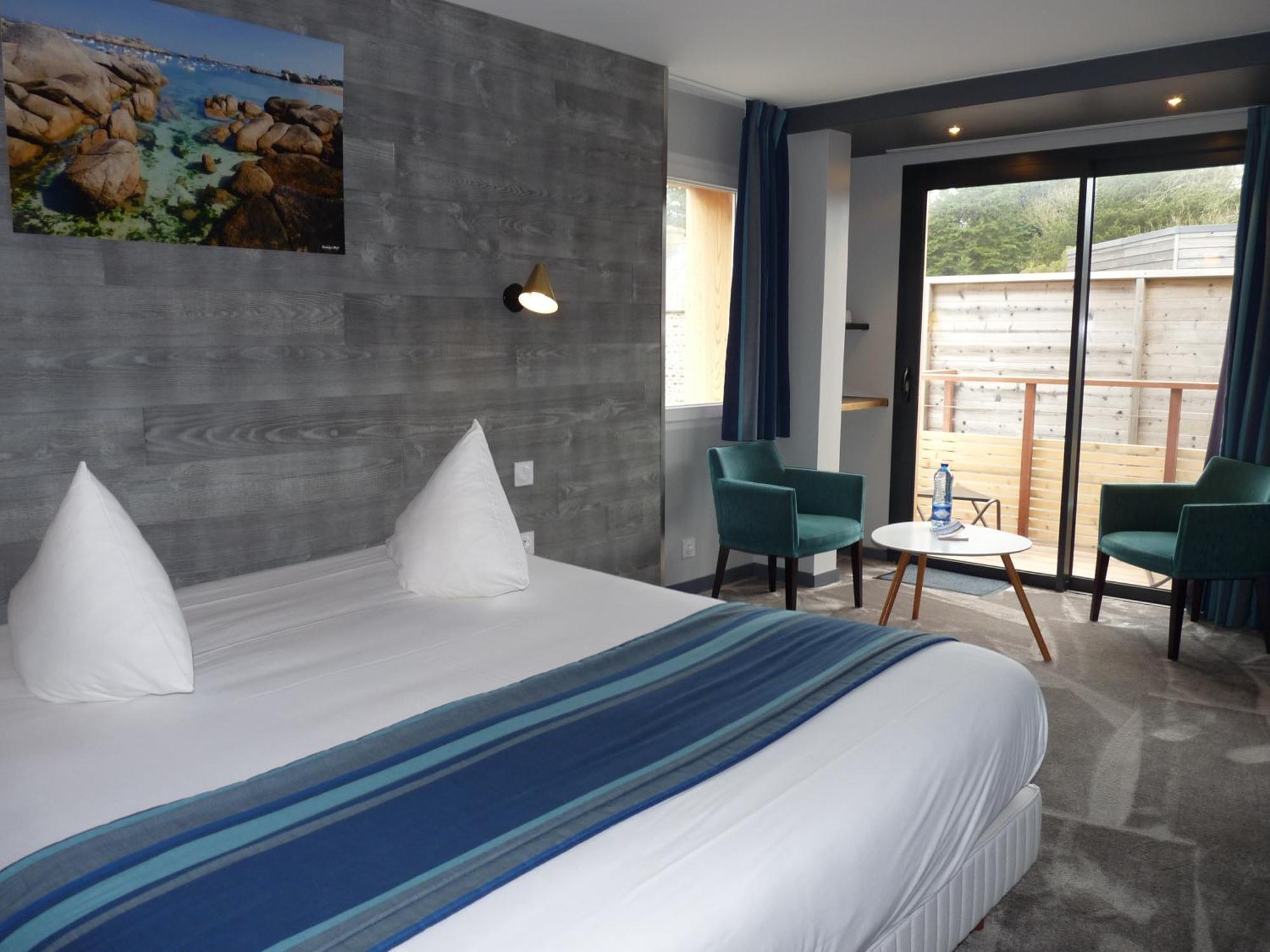 Deluxe Double Room Side Sea View