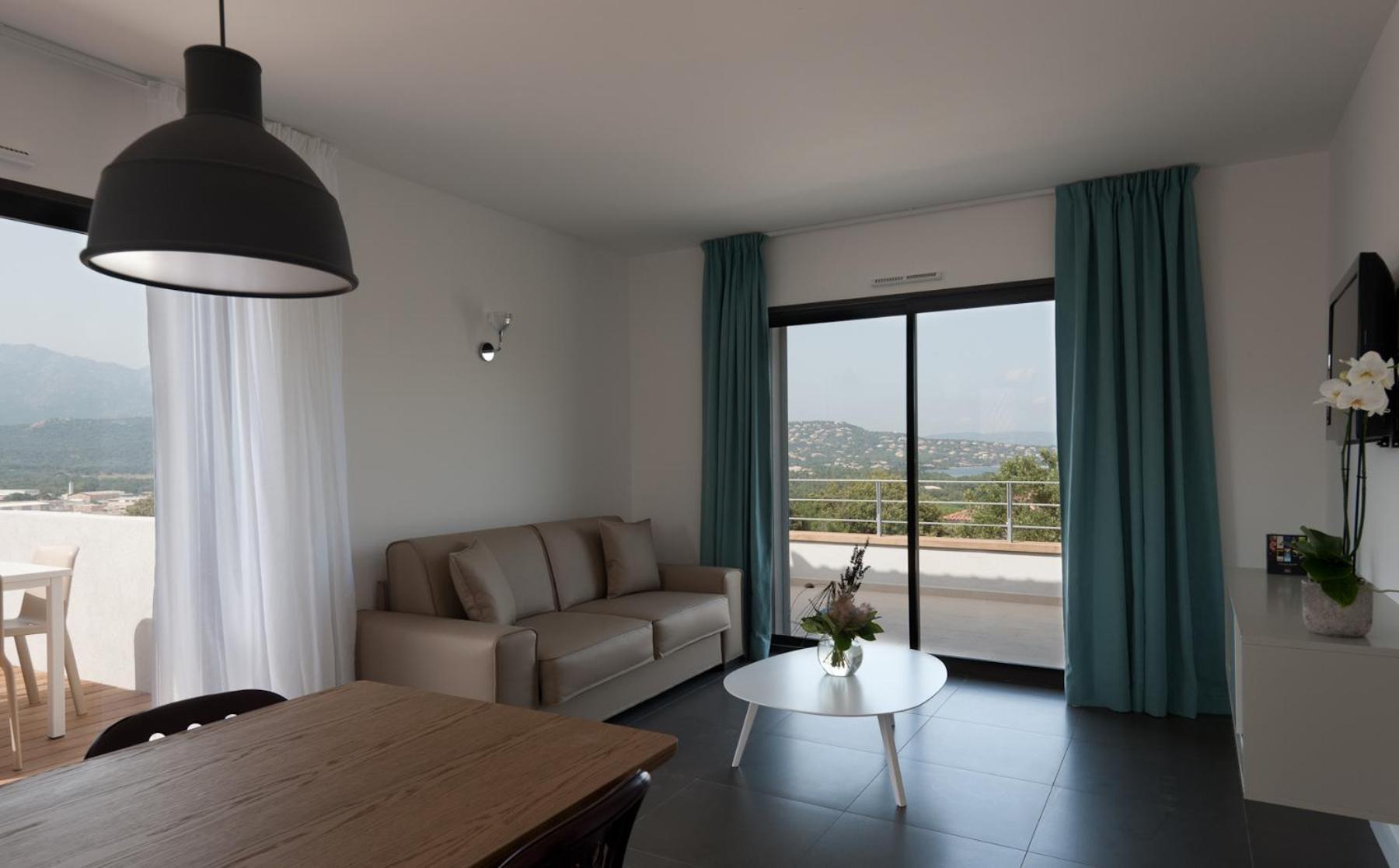 One-Bedroom Apartment Sea View