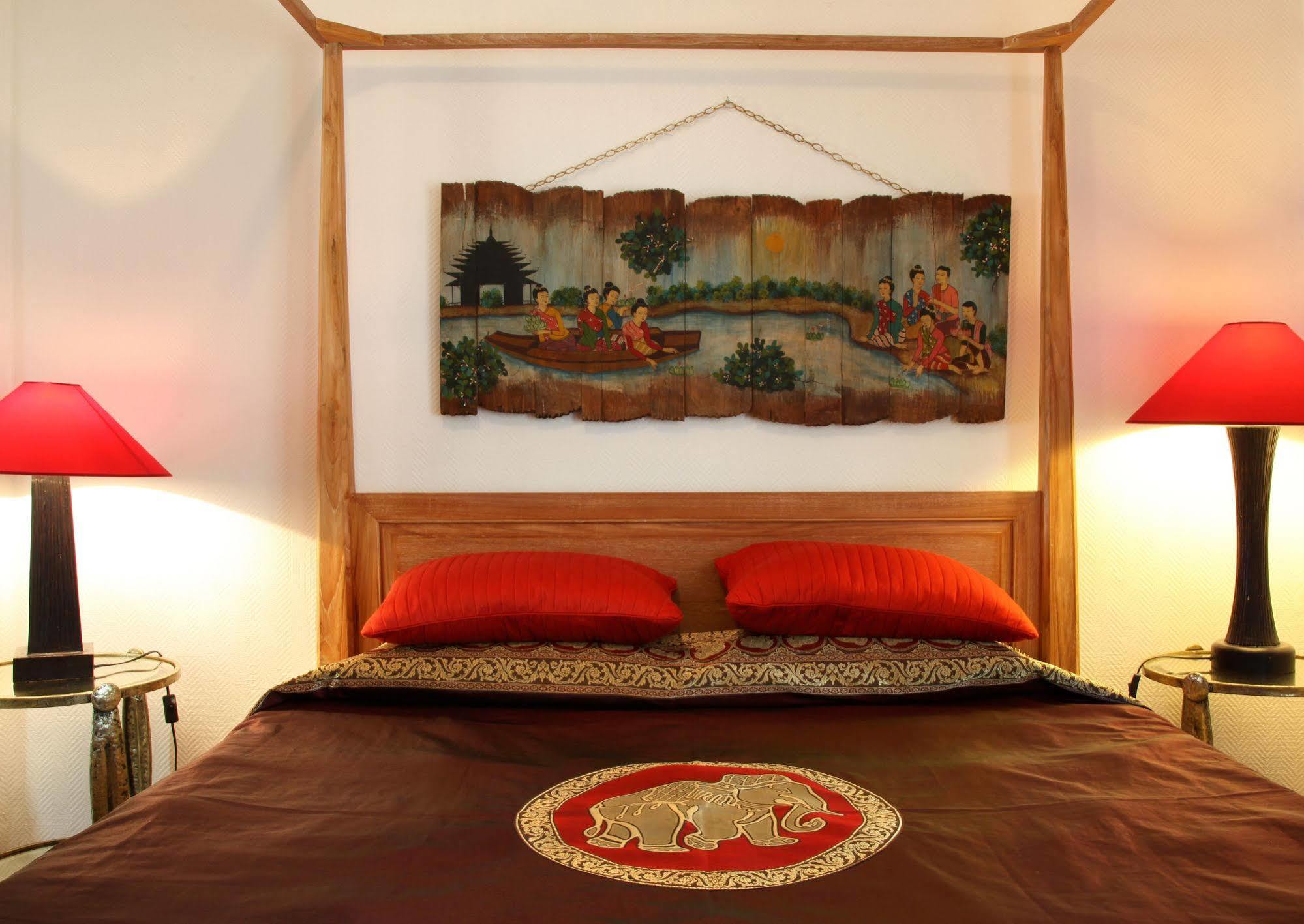 Connecting Room