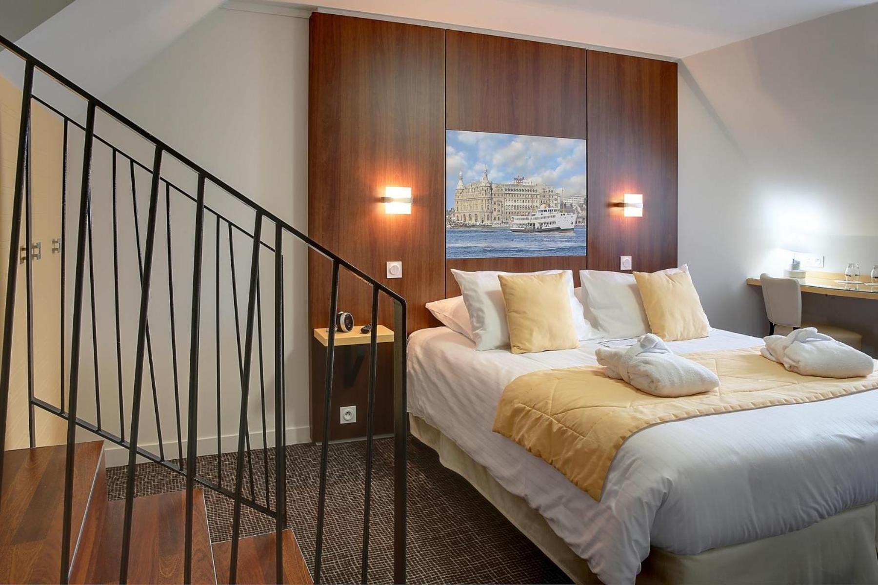 Superior Garden Level Room or Superior Lateral Sea View Room Mansard Roof