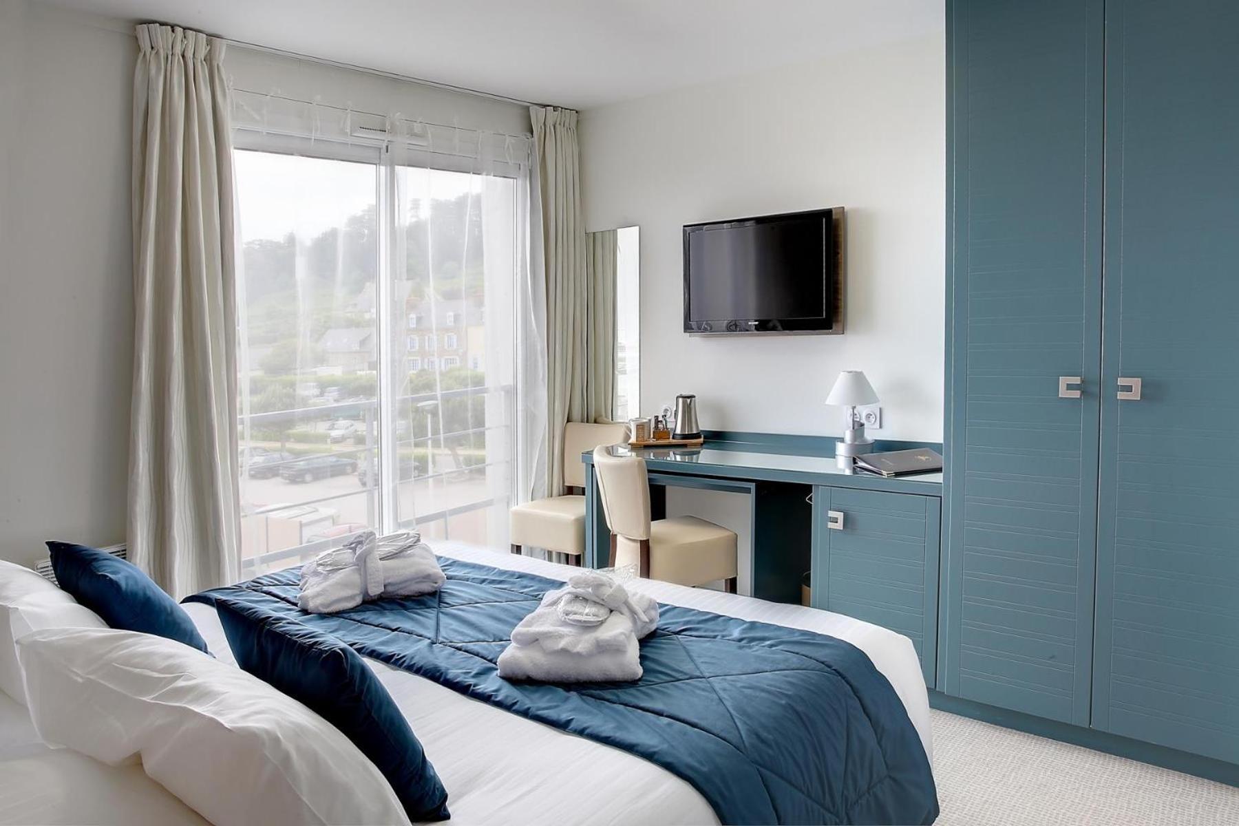Superior Queen Room Lateral Sea View