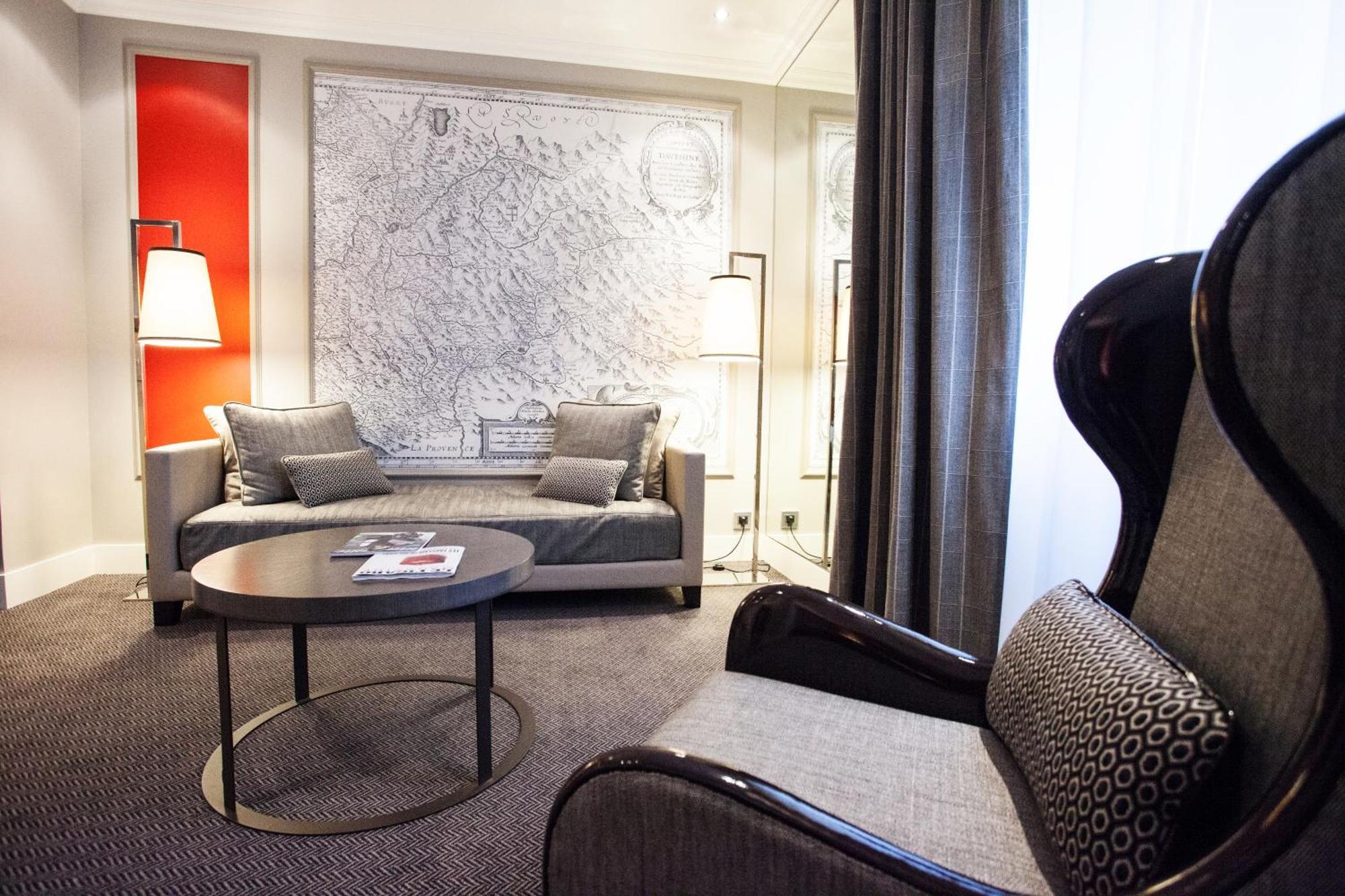 Suite Courtyard View