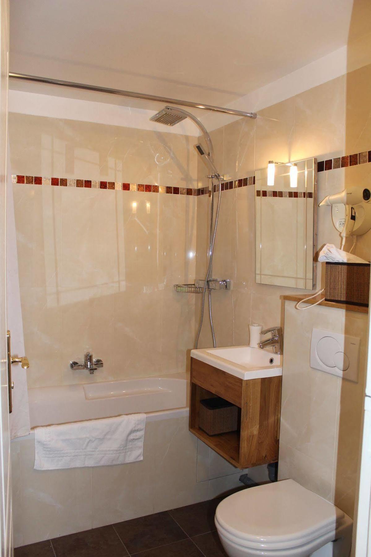 Superior Double Room Bath
