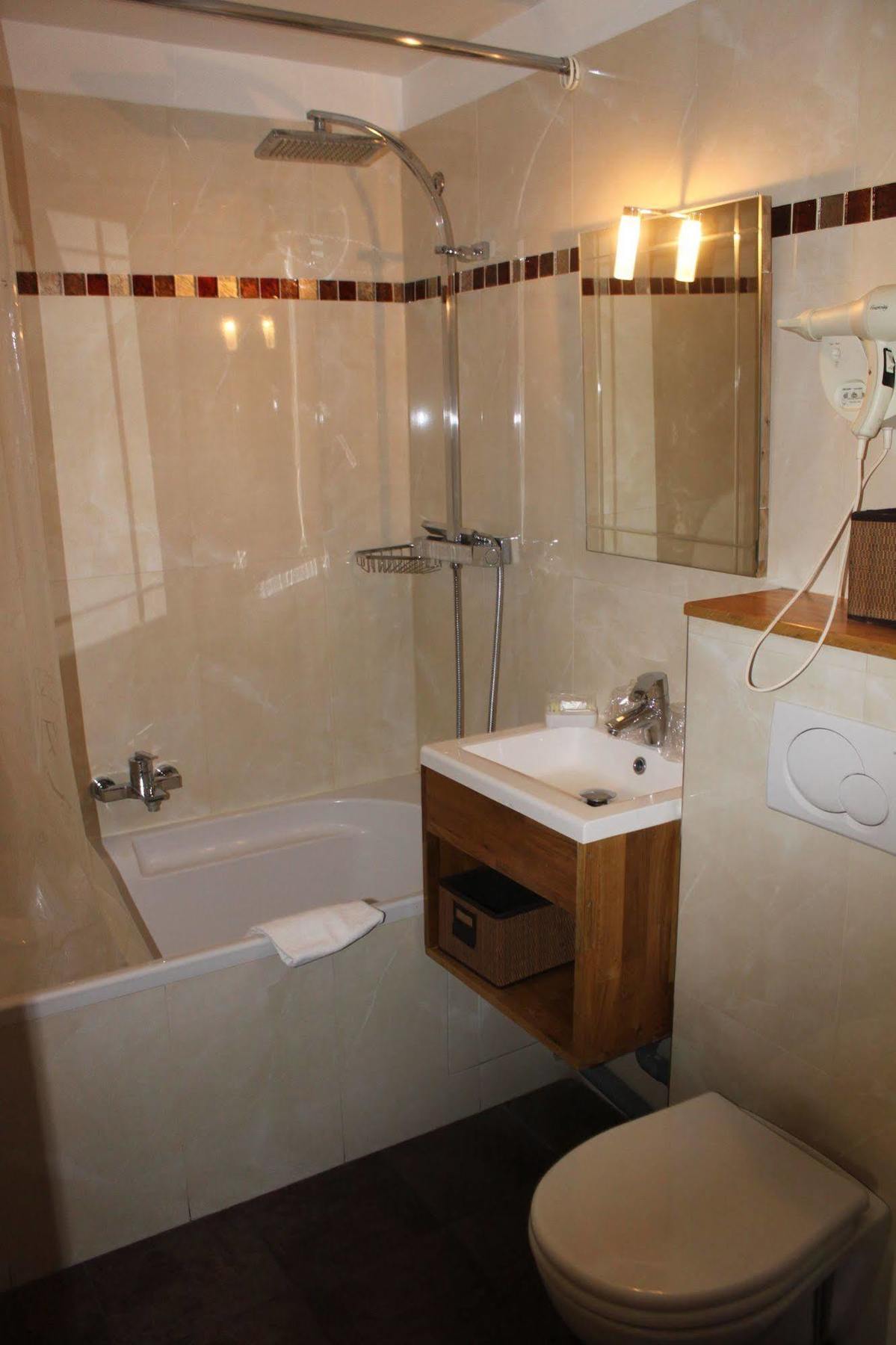 Superior Double Room Bath