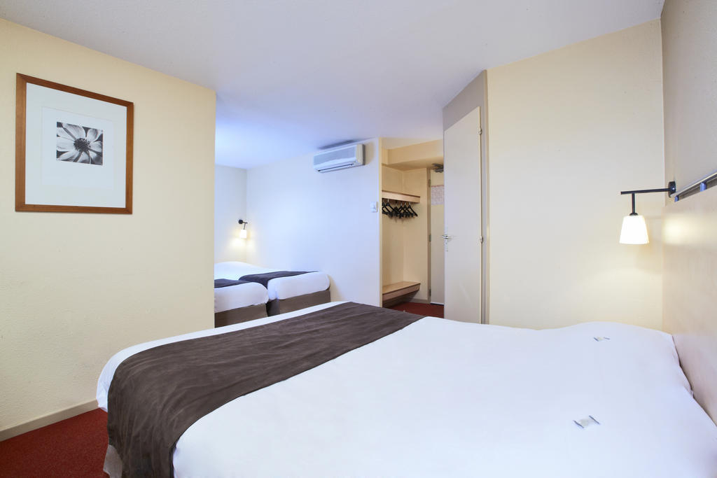 Quadruple Room 1 Double Bed 2 Single Beds
