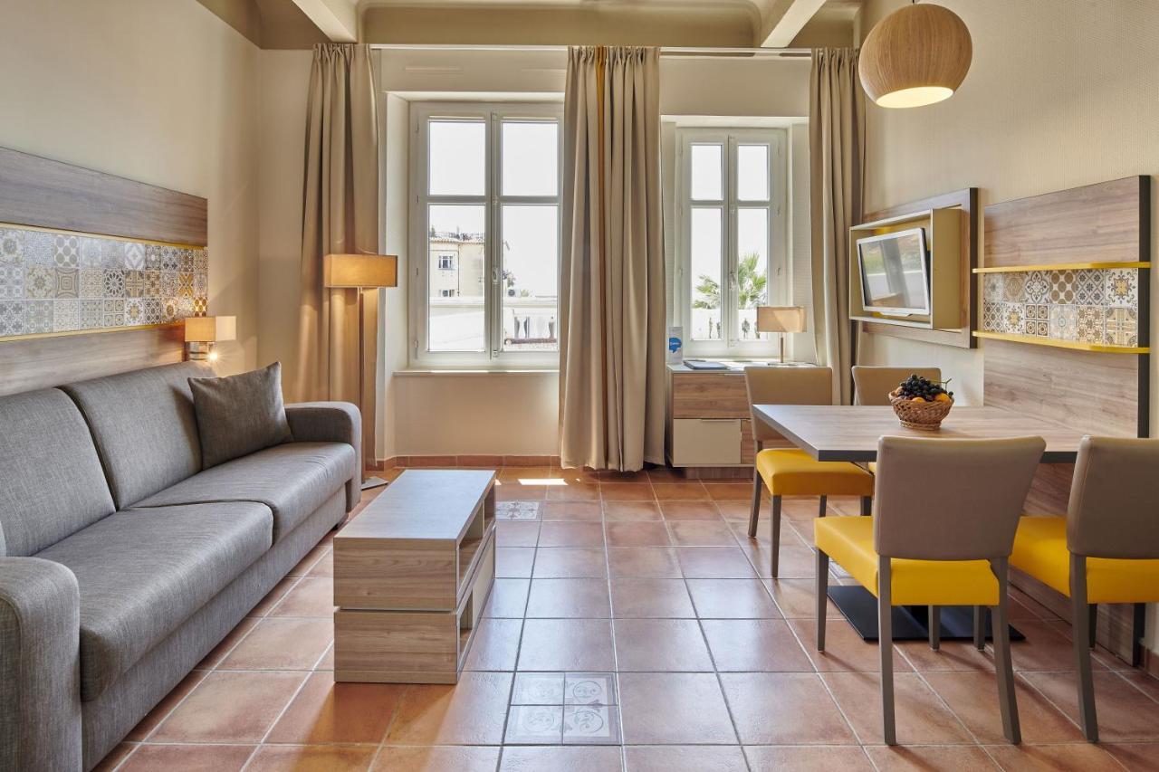 One-Bedroom Apartment Sea View