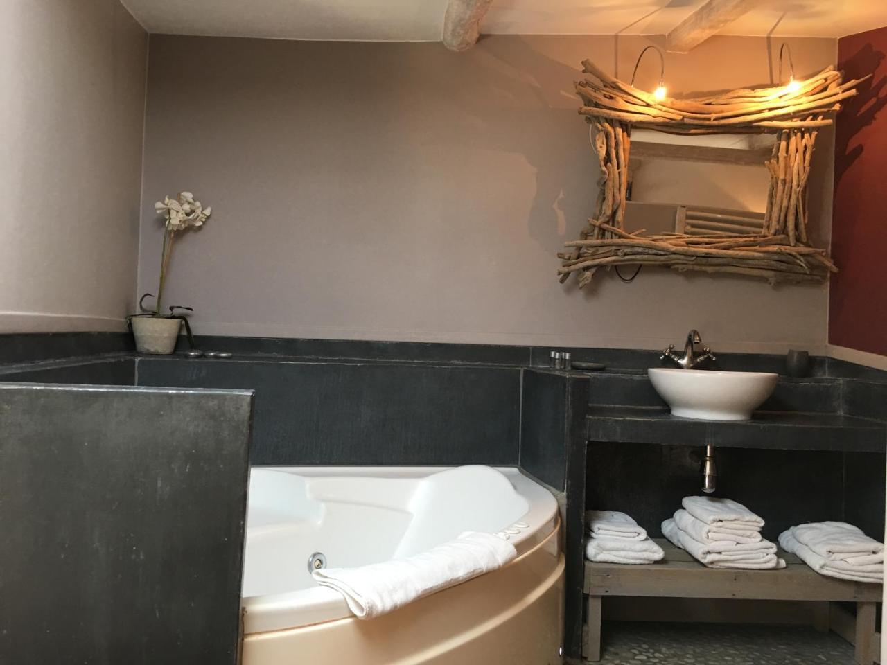 Apartment Hot Tub