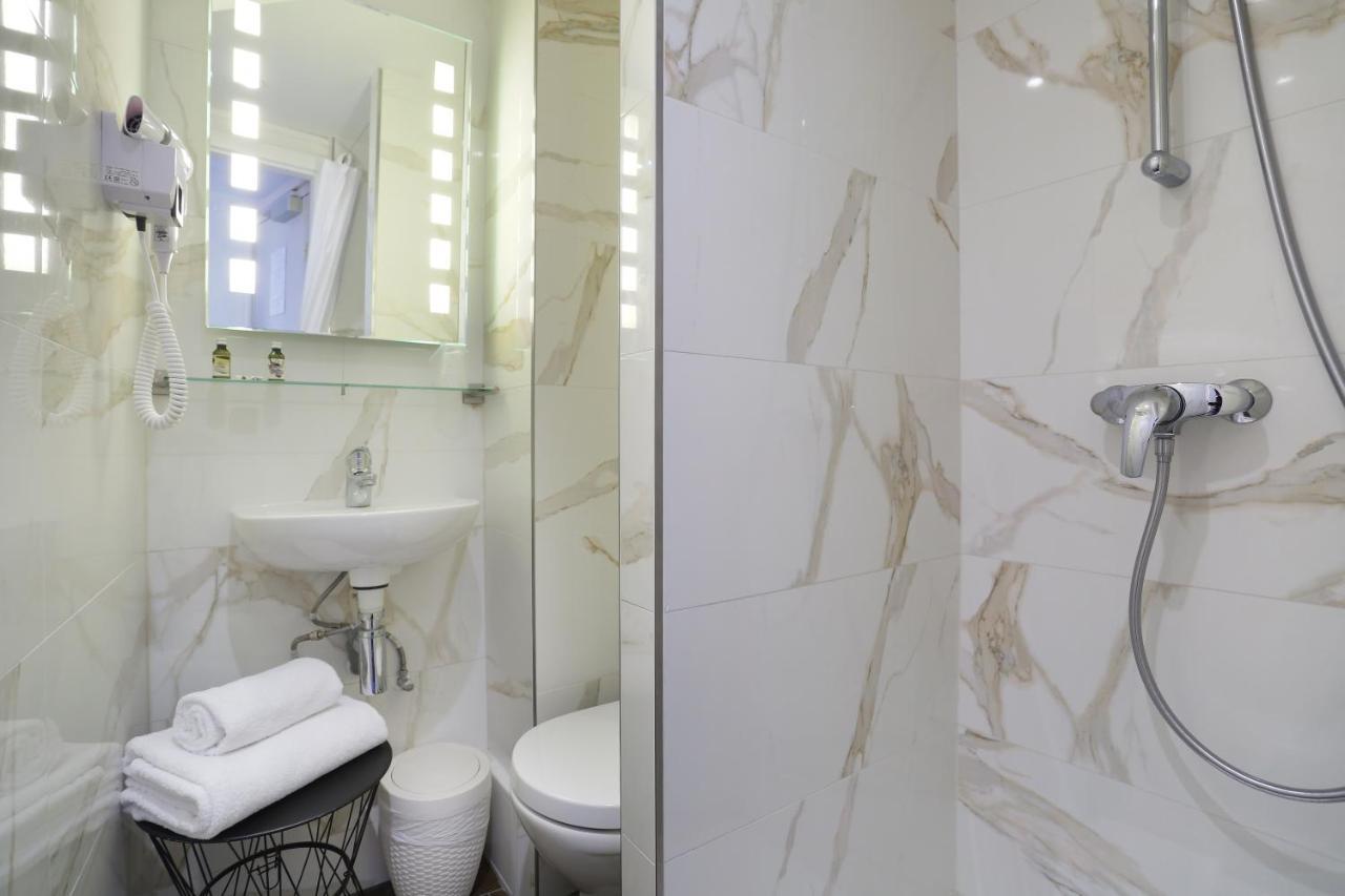 Single Room Shower