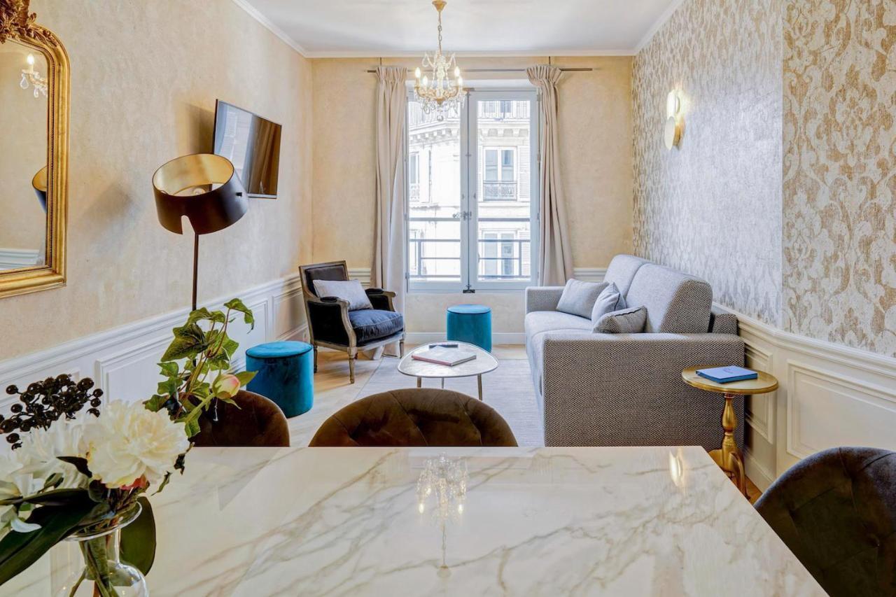 One-Bedroom Apartment at 44