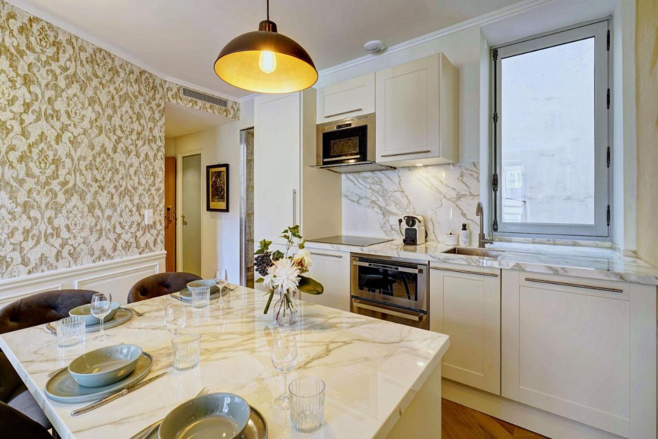 One-Bedroom Apartment at 44