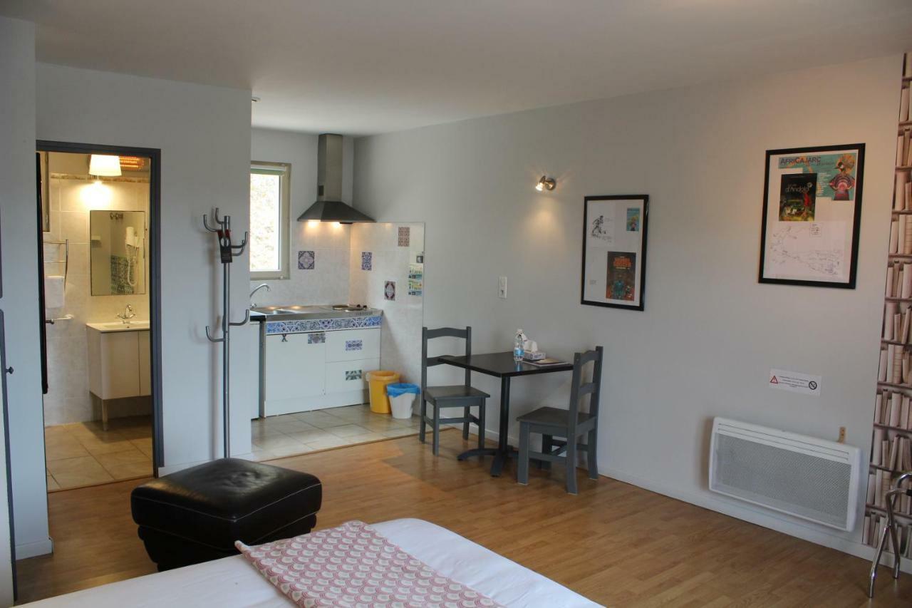 Double Room bed 140