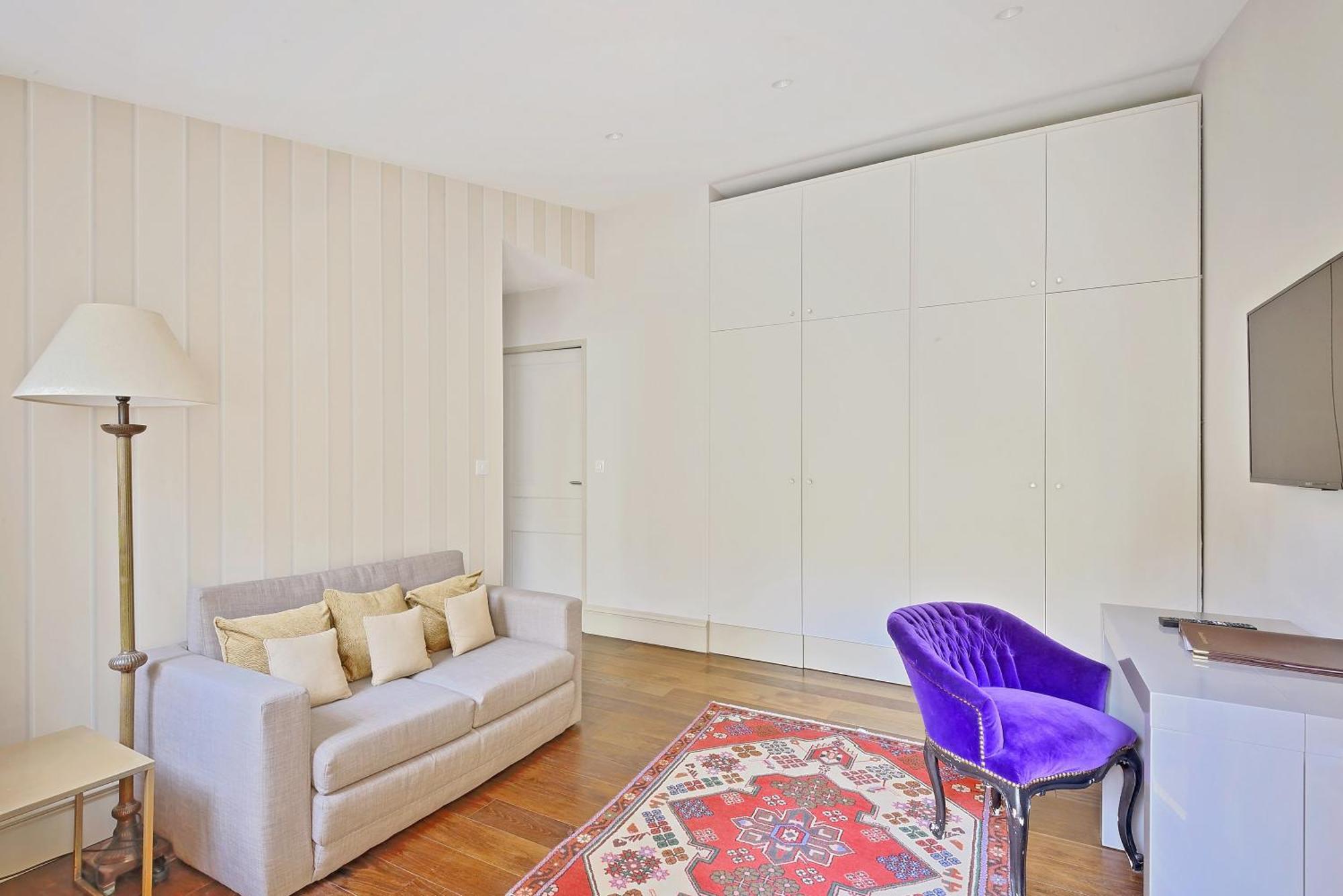 Superior One-Bedroom Apartment