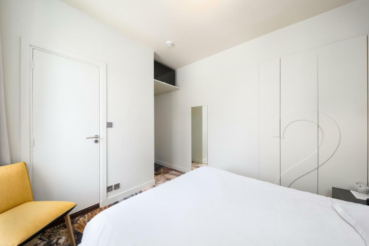 Small Double Room Square View