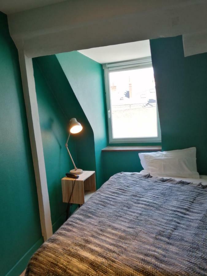Chambre simple mansardée Accessible par escaliers