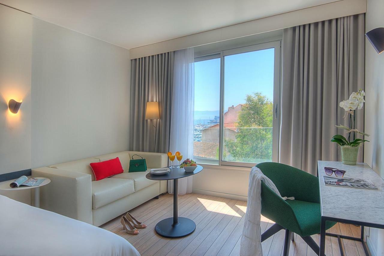 Privilege Room One Queen Bed 1 Sofa Bed