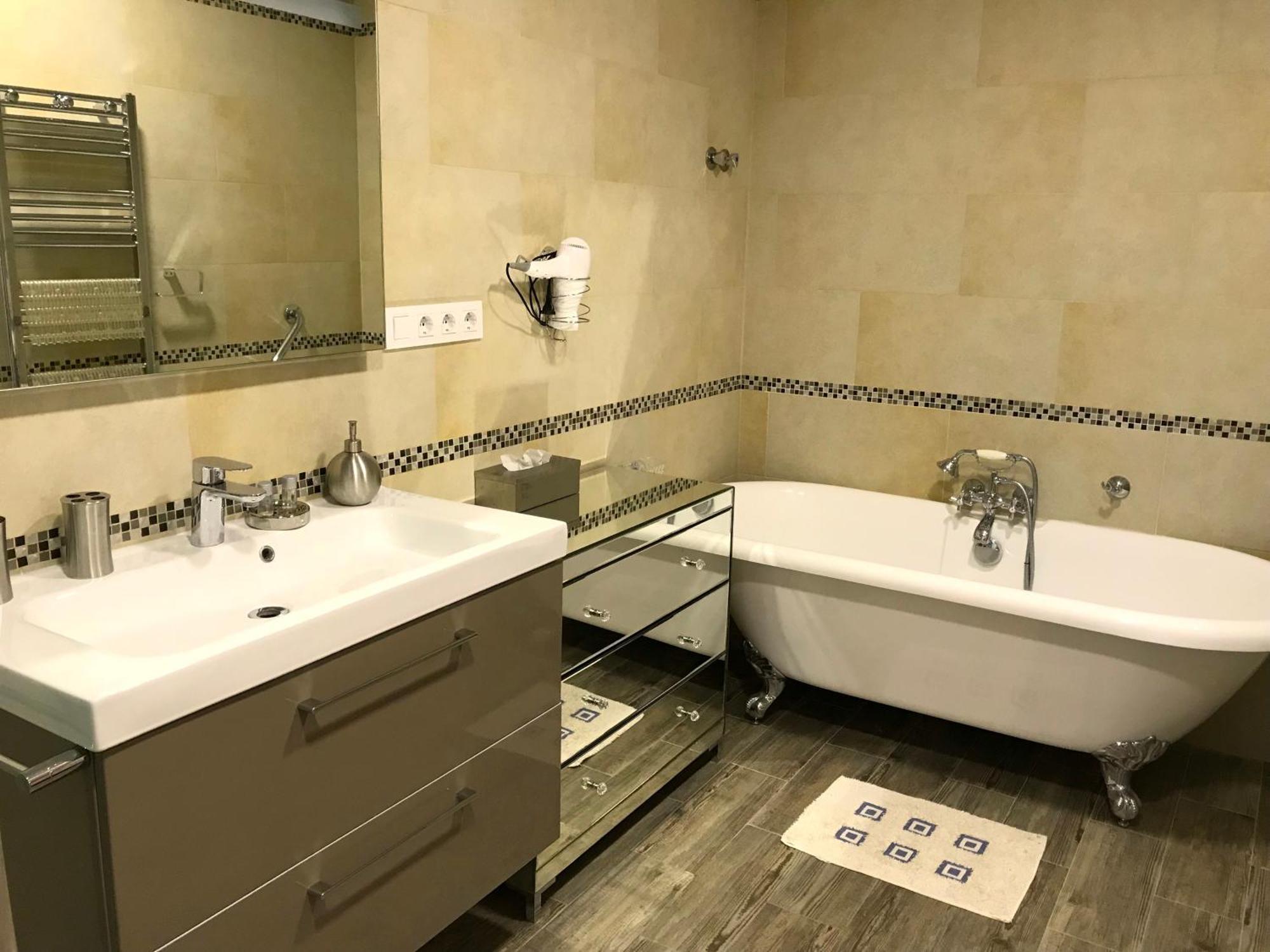 Double Room Private Bathroom