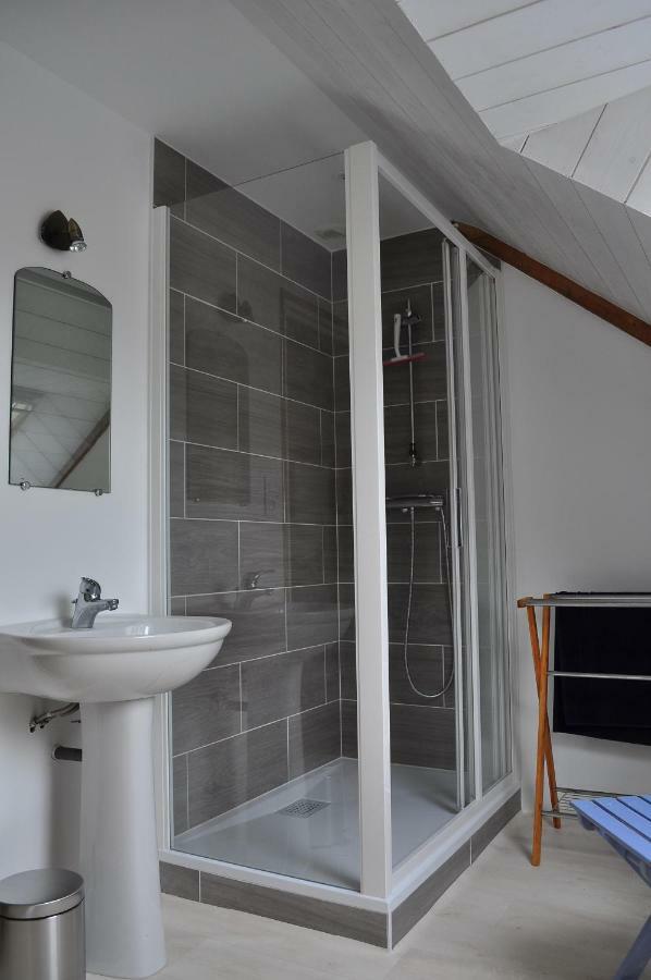 Single Room Shared Shower Toilet