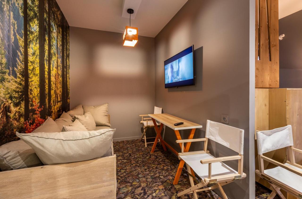 Single Bed 10-Bed Dormitory Room