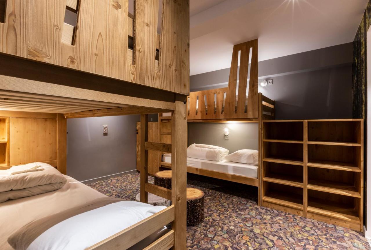 Single Bed 4-Bed Dormitory Room
