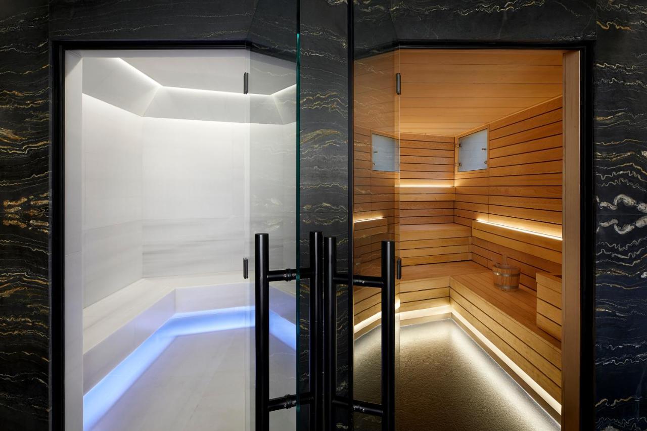 Deluxe King Room private access to Jacuzzi Sauna Hamman