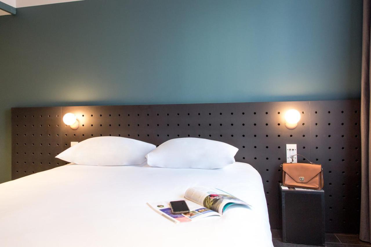Pop Room a double bed